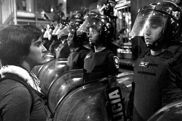 Policia Metropolitana, represión en la Sala Alberdi