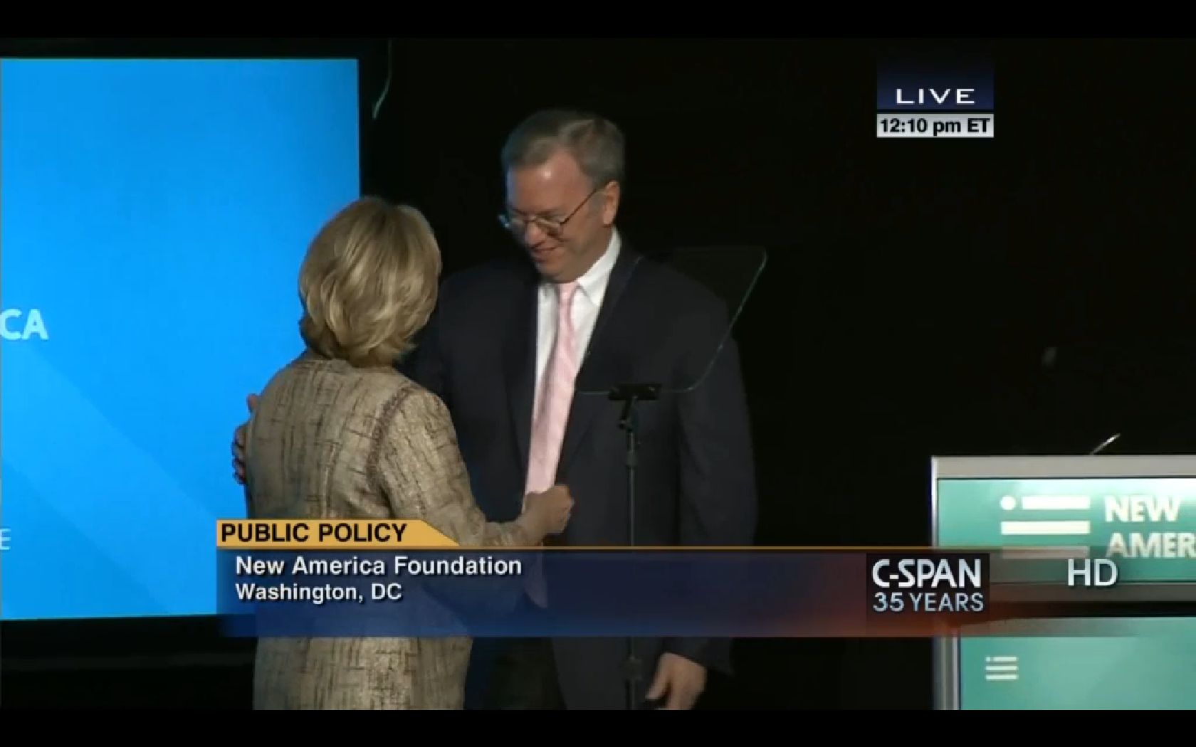 [Eric Schmidt presenta a Hillary Clinton]